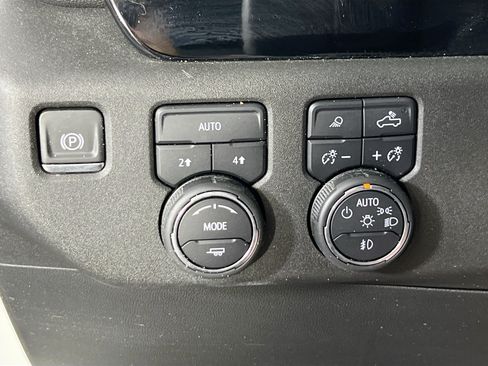 Used 2024 Chevrolet Silverado 1500 LTZ w/ LTZ Premium Package AWD/4WD image 10
