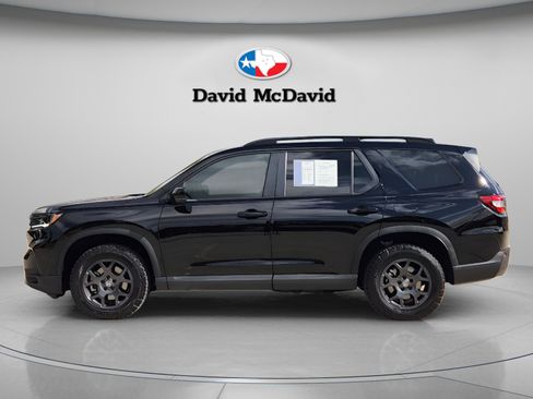 Certified 2025 Honda Pilot TrailSport image 2