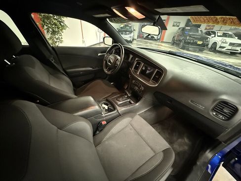 Used 2018 Dodge Charger SXT w/ Blacktop Package image 19