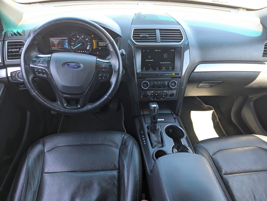 Used 2017 Ford Explorer XLT w/ Equipment Group 202A FWD image 29
