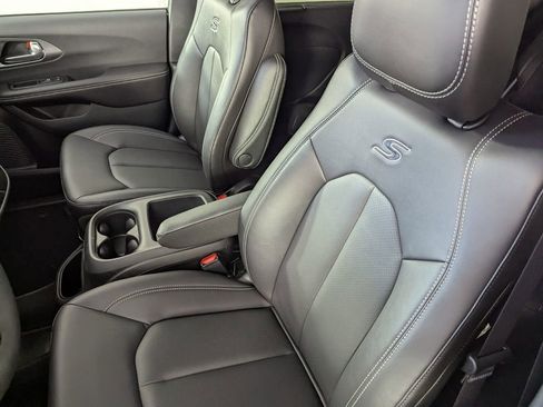 New 2026 Chrysler Pacifica Select w/ S Appearance Package image 12