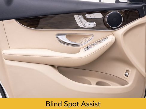 Used 2019 Mercedes-Benz GLC 300 4MATIC image 13