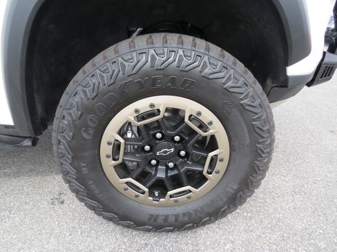 Used 2025 Chevrolet Colorado ZR2 w/ Off-Road Front Bumper Package image 22