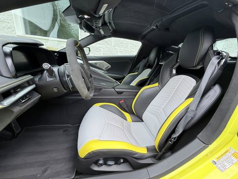 Used 2021 Chevrolet Corvette Stingray Premium Cpe w/ Z51 Performance Package RWD image 17