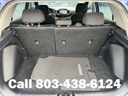 Used 2024 Hyundai Venue SEL FWD image 32