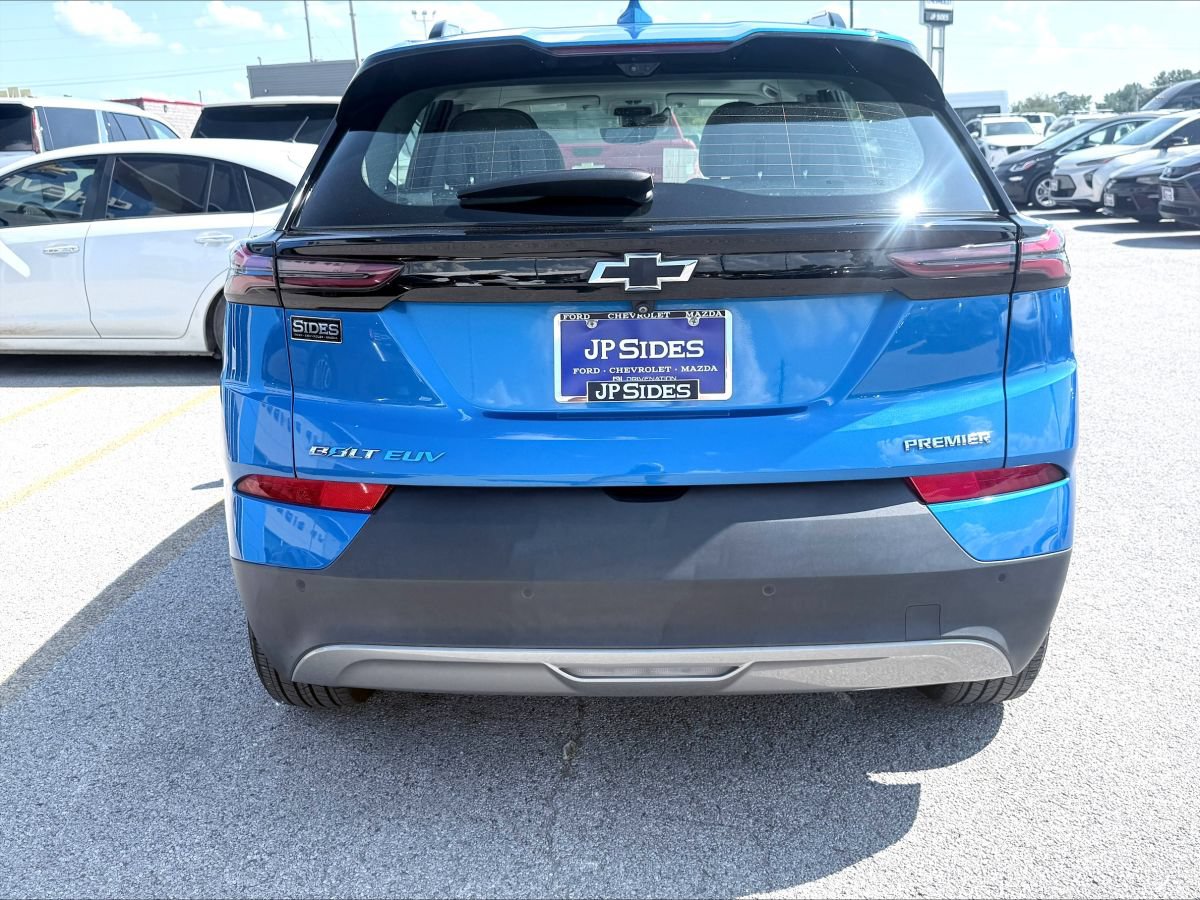 Used 2022 Chevrolet Bolt EUV Premier w/ Sun & Sound Package FWD image 6