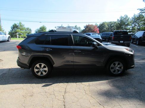 Used 2020 Toyota RAV4 LE FWD image 4
