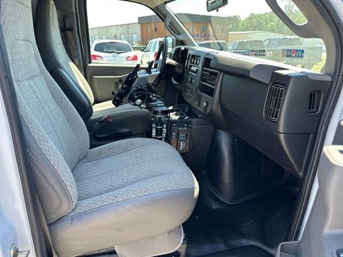 Used 2021 Chevrolet Express 2500 RWD image 31