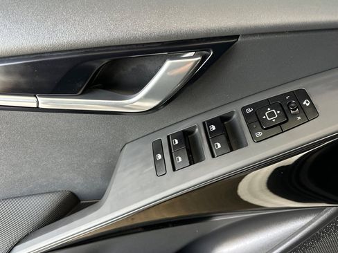 Certified 2023 Kia Niro EX Touring FWD image 11