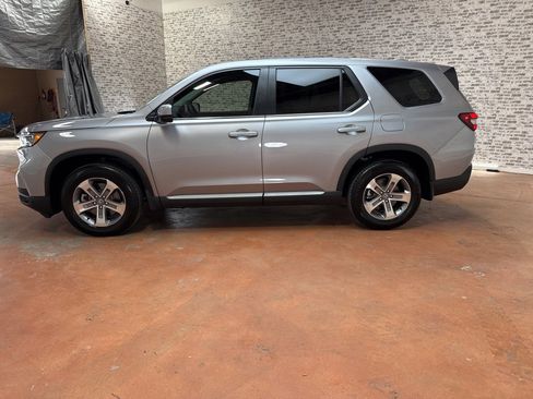 Used 2025 Honda Pilot EX-L image 4