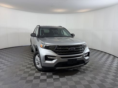 Used 2021 Ford Explorer XLT w/ Equipment Group 202A image 1