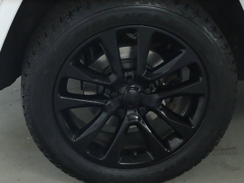Used 2021 Jeep Grand Cherokee Laredo X AWD/4WD image 12