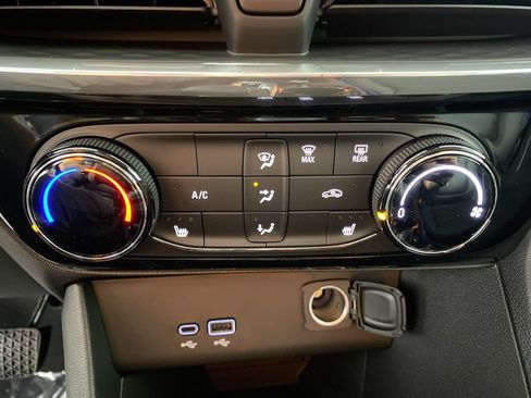 Used 2026 Buick Encore GX Sport Touring w/ Comfort Package AWD/4WD image 18