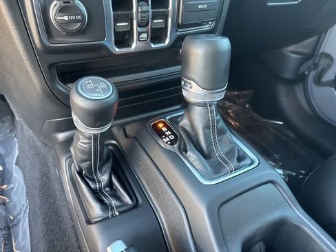 Used 2023 Jeep Wrangler Unlimited Sahara image 31