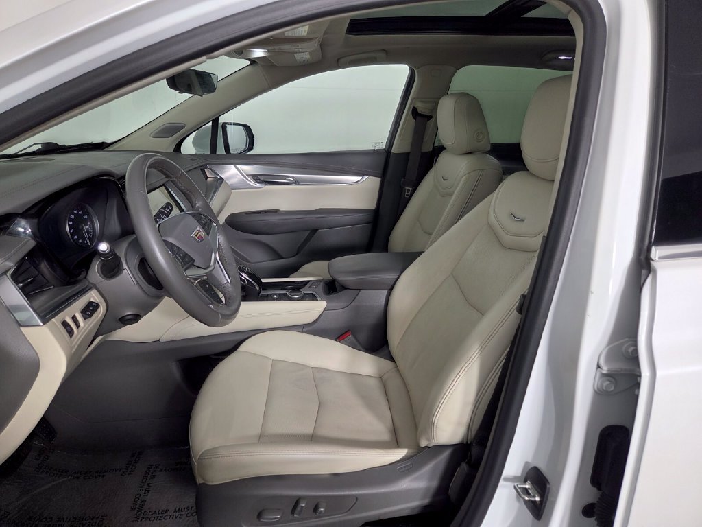 Used 2023 Cadillac XT5 Premium Luxury w/ Technology Package AWD/4WD image 9