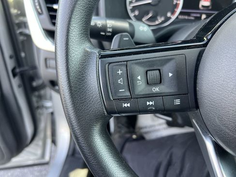 Used 2023 Nissan Rogue SV image 19