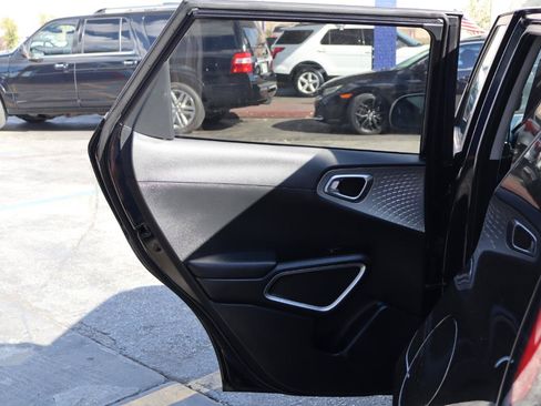 Used 2023 Kia Soul LX FWD image 12