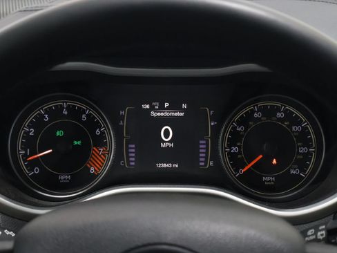 Used 2015 Jeep Cherokee Latitude FWD image 18