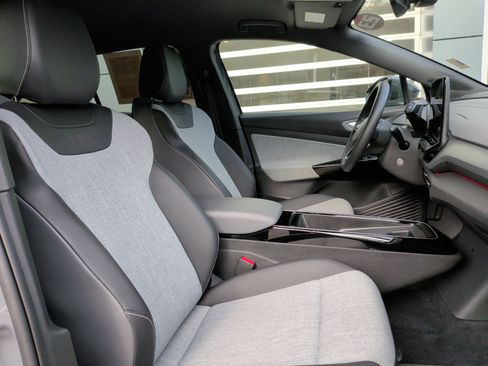 Used 2023 Volkswagen ID.4 Pro image 32