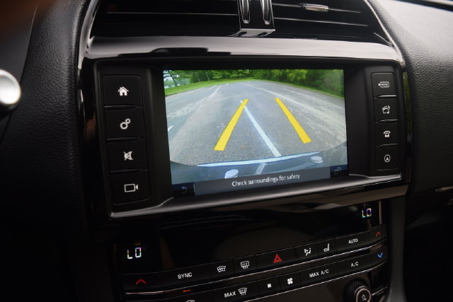Used 2018 Jaguar F-PACE Premium AWD/4WD image 10