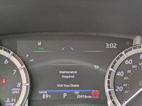 Used 2024 Toyota Highlander XLE FWD image 6