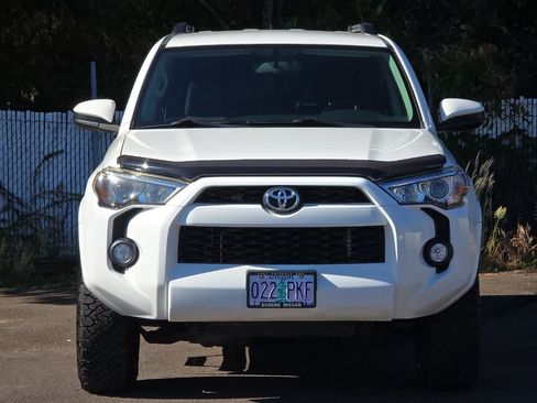 Used 2019 Toyota 4Runner SR5 AWD/4WD image 10