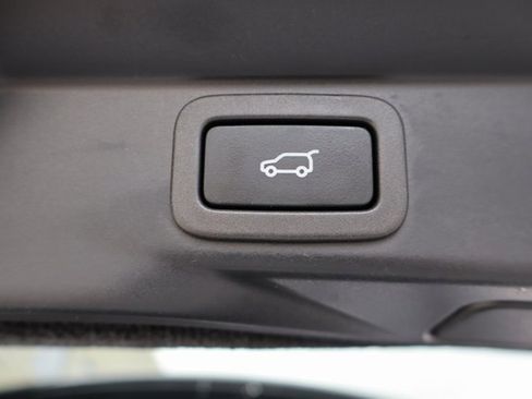 Used 2019 Land Rover Range Rover Sport SVR image 36