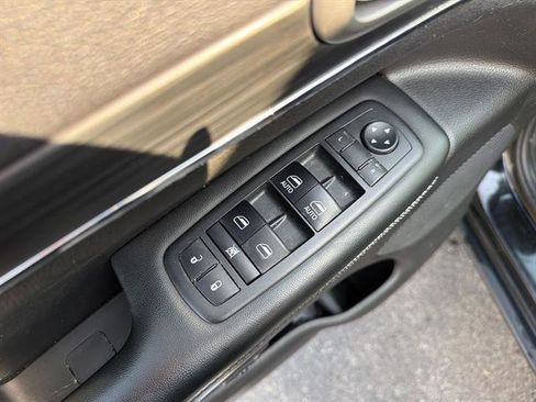 Used 2019 Jeep Grand Cherokee Limited image 15