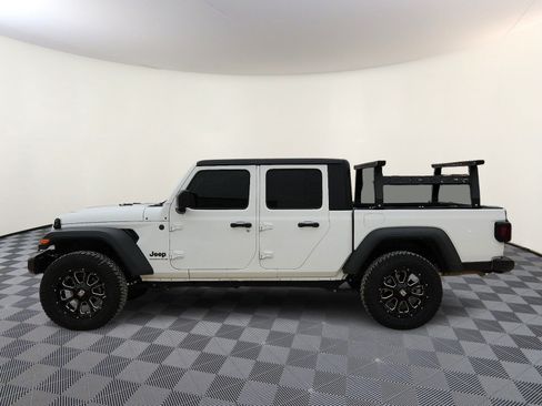 Used 2025 Jeep Gladiator Sport AWD/4WD image 2