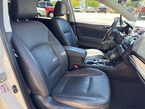 Used 2017 Subaru Outback 3.6R Limited AWD/4WD image 17