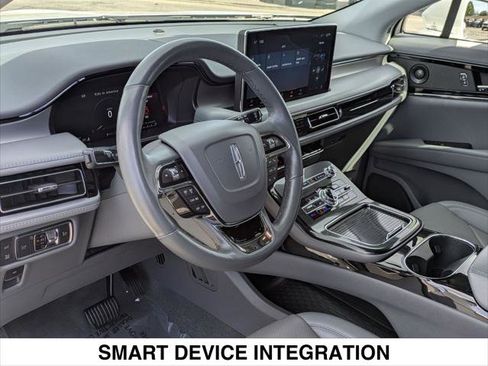 Certified 2022 Lincoln Nautilus Reserve w/ Luxury Package image 11