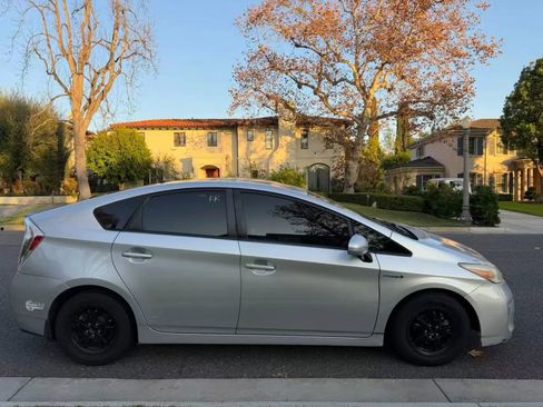 Used 2012 Toyota Prius Two image 3