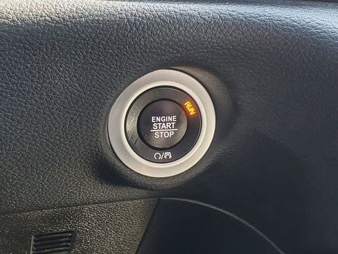 Used 2023 Chrysler Pacifica Limited w/ S Appearance Package image 22