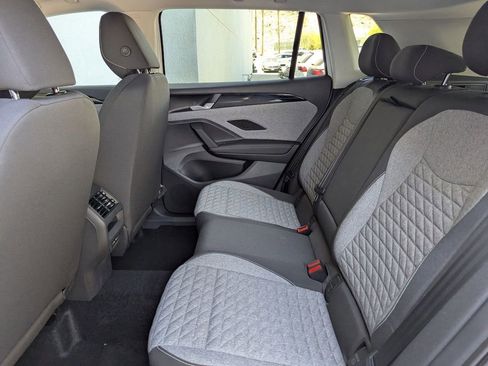 Certified 2025 Volkswagen Tiguan SE FWD image 17