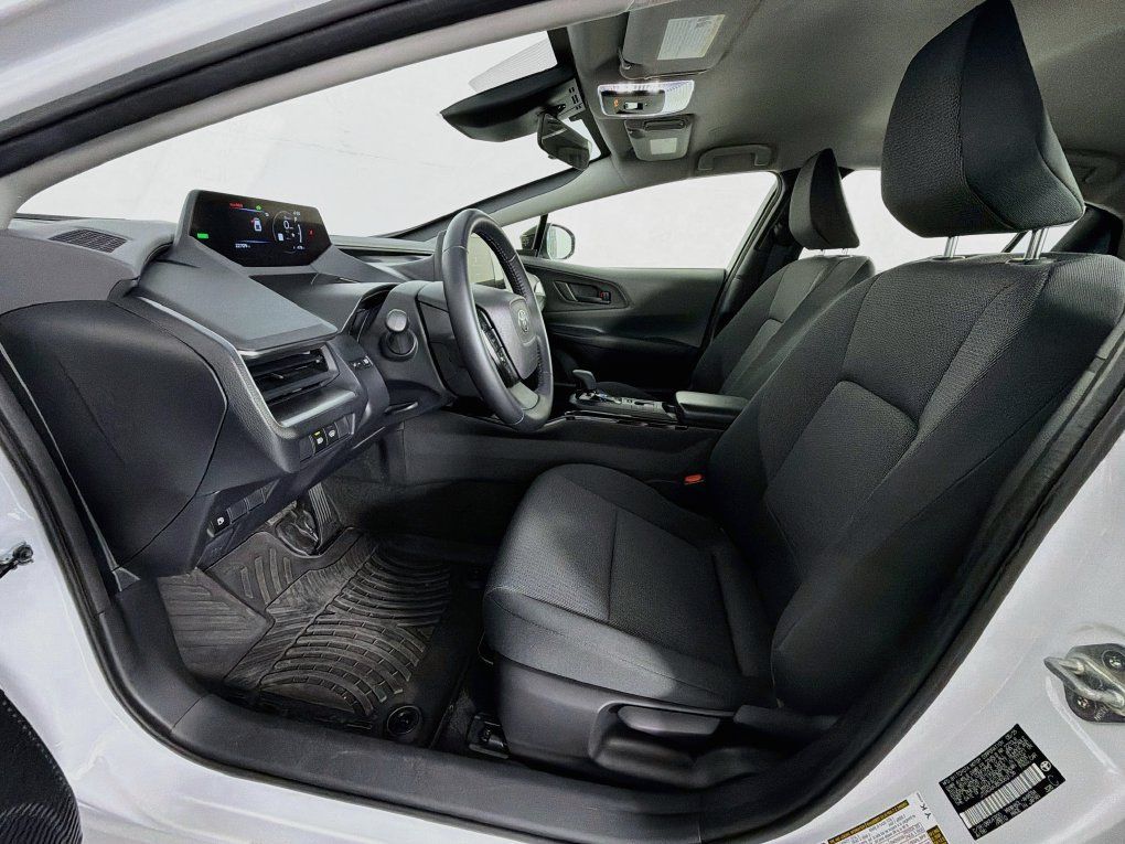 Used 2025 Toyota Prius LE FWD image 12