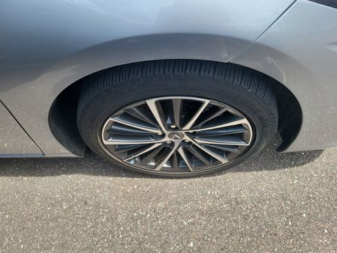 Used 2022 Lexus ES 350 w/ Premium Package FWD image 4