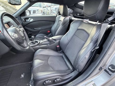 Used 2009 Nissan 370Z Touring image 13