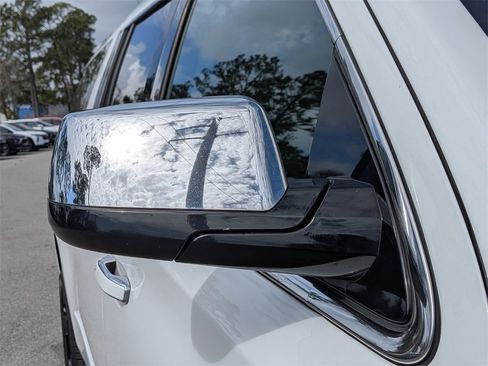 Used 2017 Chevrolet Suburban Premier image 11