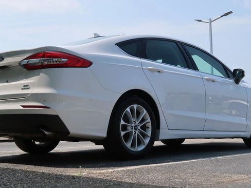 Used 2019 Ford Fusion SE FWD image 13