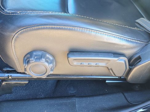 Used 2021 Jeep Gladiator Overland image 13