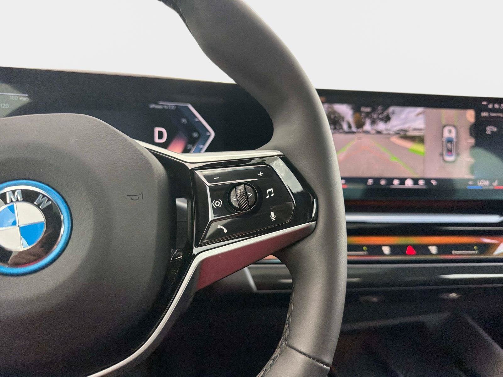 Used 2026 BMW i5 eDrive40 w/ Premium Package RWD image 29