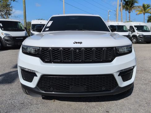 Used 2025 Jeep Grand Cherokee Limited w/ Luxury Tech Group II AWD/4WD image 3