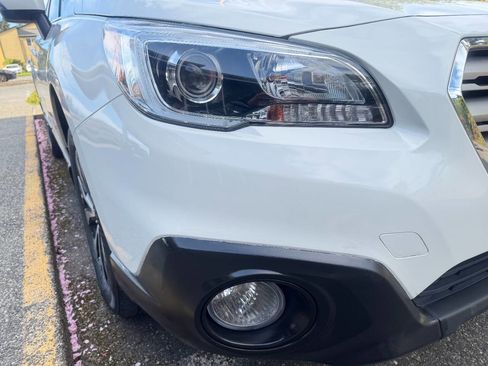 Used 2017 Subaru Outback 2.5i Limited AWD/4WD image 5
