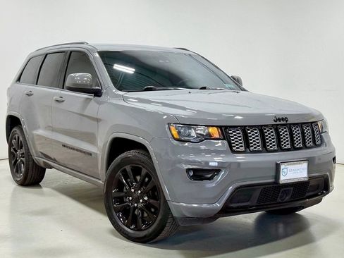 Used 2022 Jeep Grand Cherokee Laredo X image 6