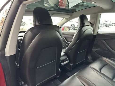 Used 2019 Tesla Model 3 Standard Range image 12