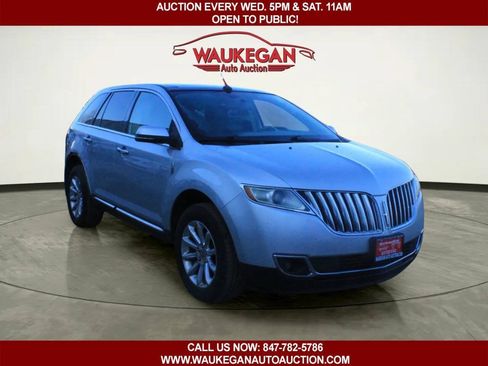 Used 2011 Lincoln MKX AWD w/ Sight & Sound Pkg image 2
