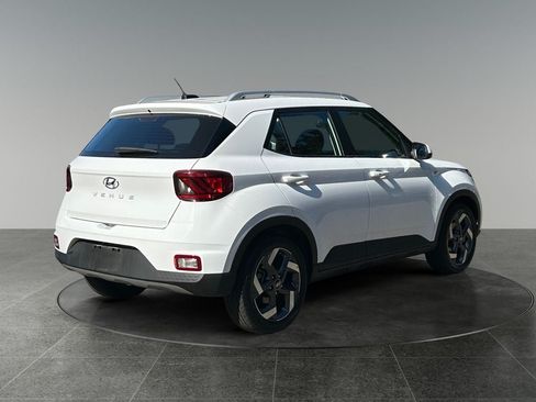 Used 2025 Hyundai Venue SEL FWD image 9
