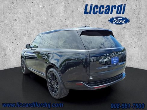 Used 2024 Land Rover Range Rover SE AWD/4WD image 4