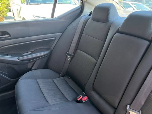Used 2025 Nissan Altima 2.5 SV FWD image 40
