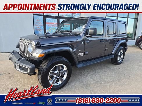 Used 2018 Jeep Wrangler Unlimited Sahara AWD/4WD image 3